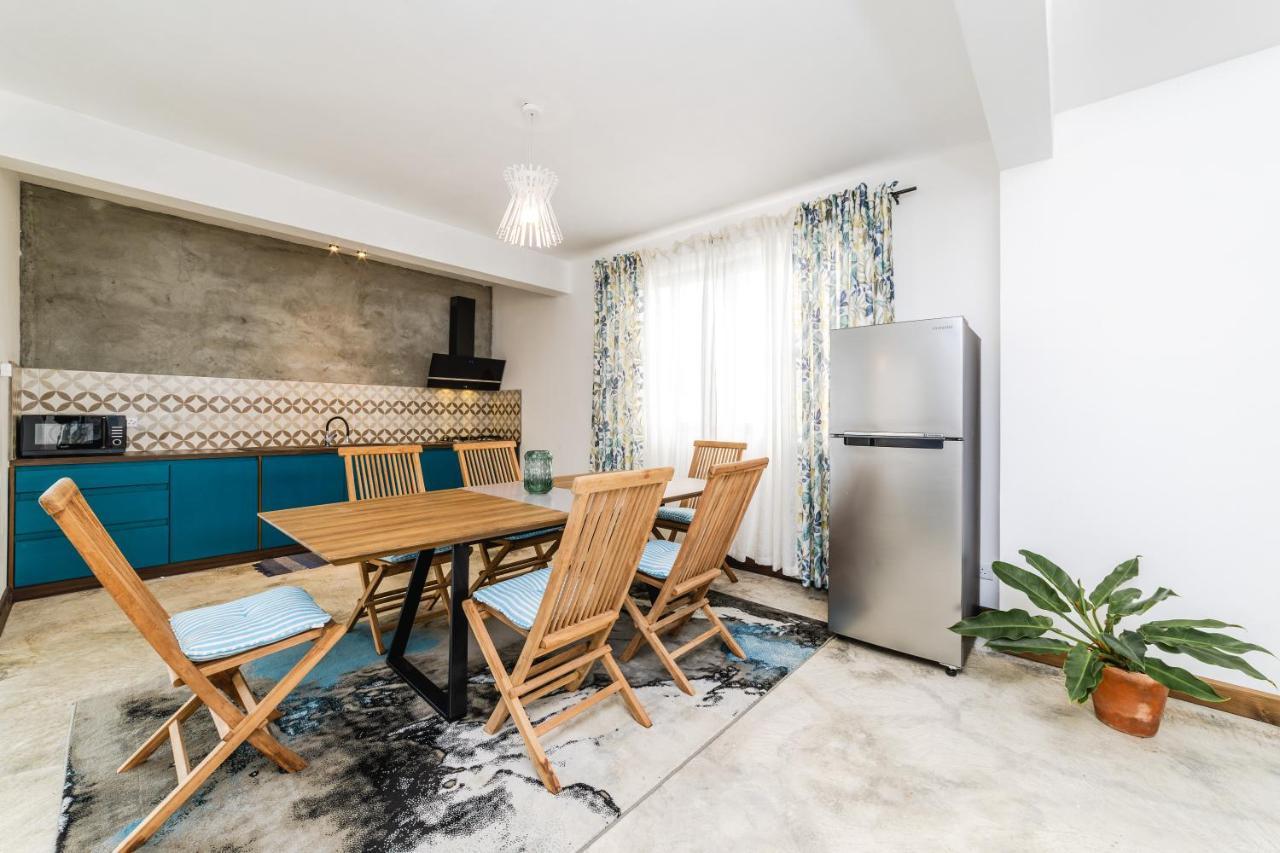 Villa Viccos - Brand New In