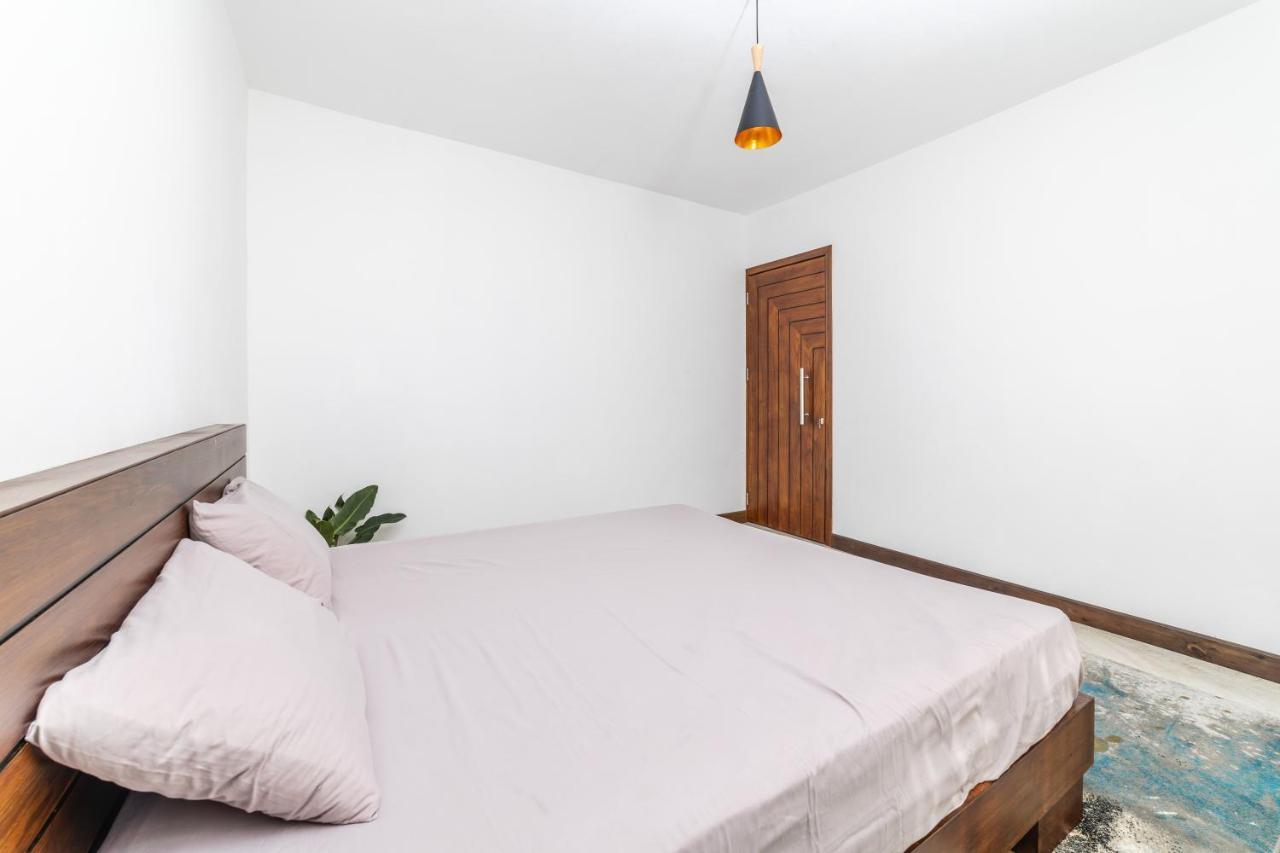 Viccos - Brand New In Villa *